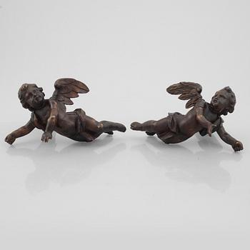 Two Baroque style carved wood putti, 19th/20th Century.