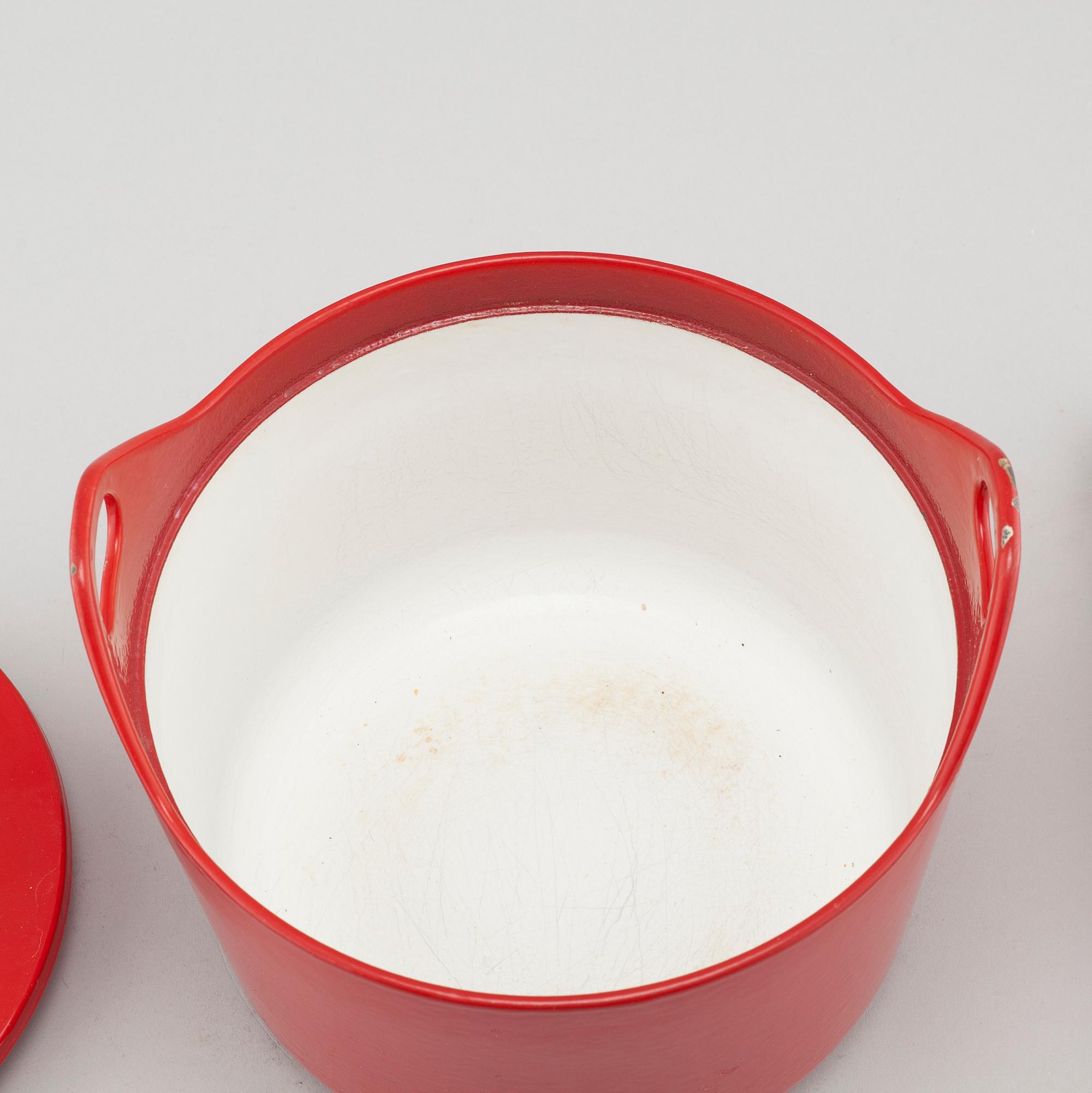 TIMO SARPANEVA, an enamel casserole pot for W Rosenlew & Co, Pori, Finland.