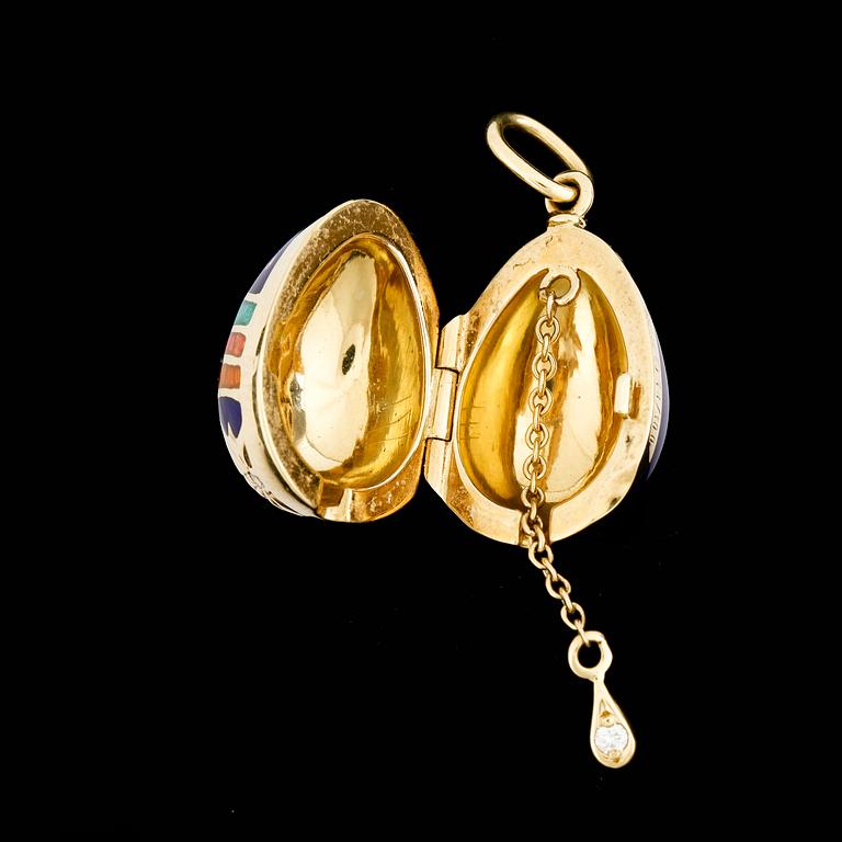 HÄNGE, 18k guld med emalj och två små briljantslipade diamanter, Fabergé, nr 58/300.