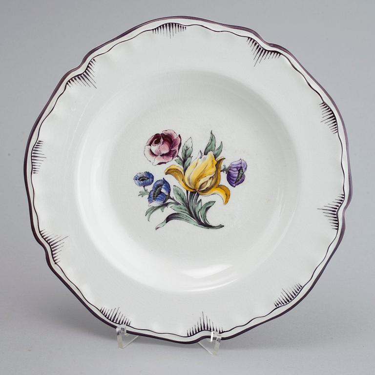 90 pieces of earthenware tableware from Rörstrand, model "Rörstrandia", 1930-56.