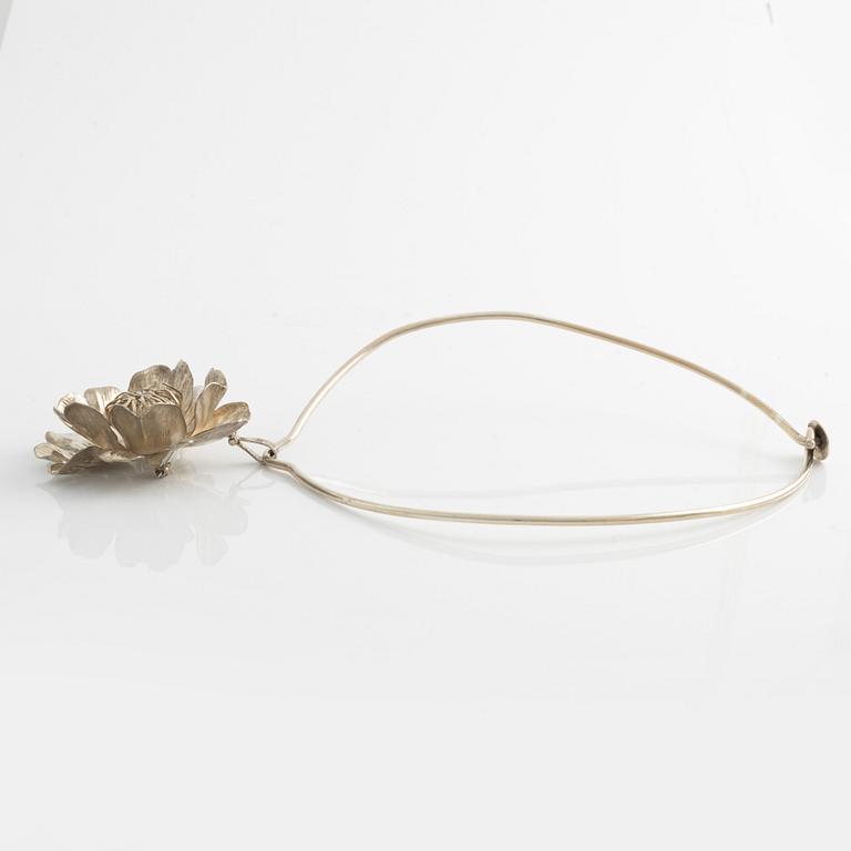 Hänge/brosch i blomform sterlingsilver, Peter von Post.
