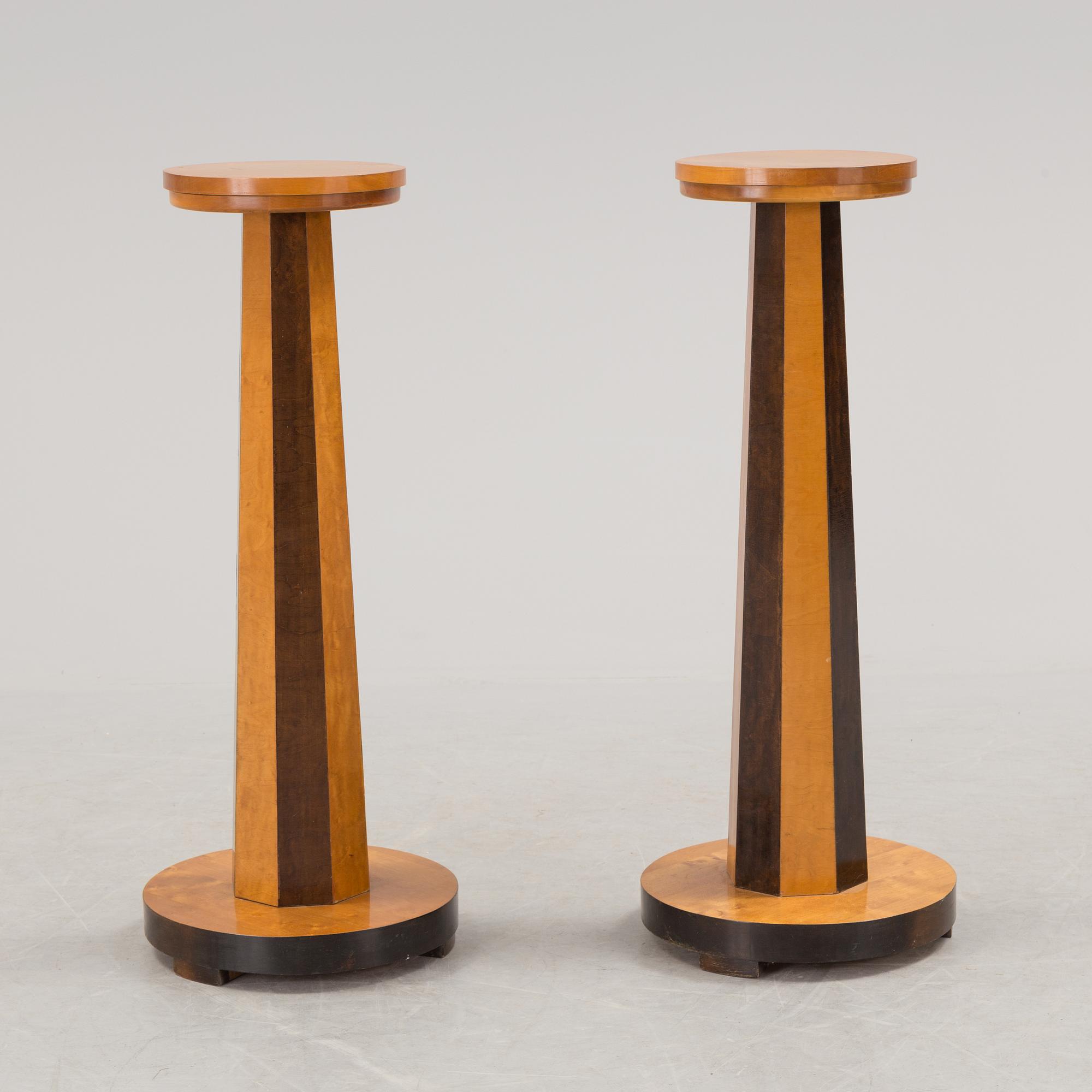 A PAIR OF ART DECO PEDESTALS.