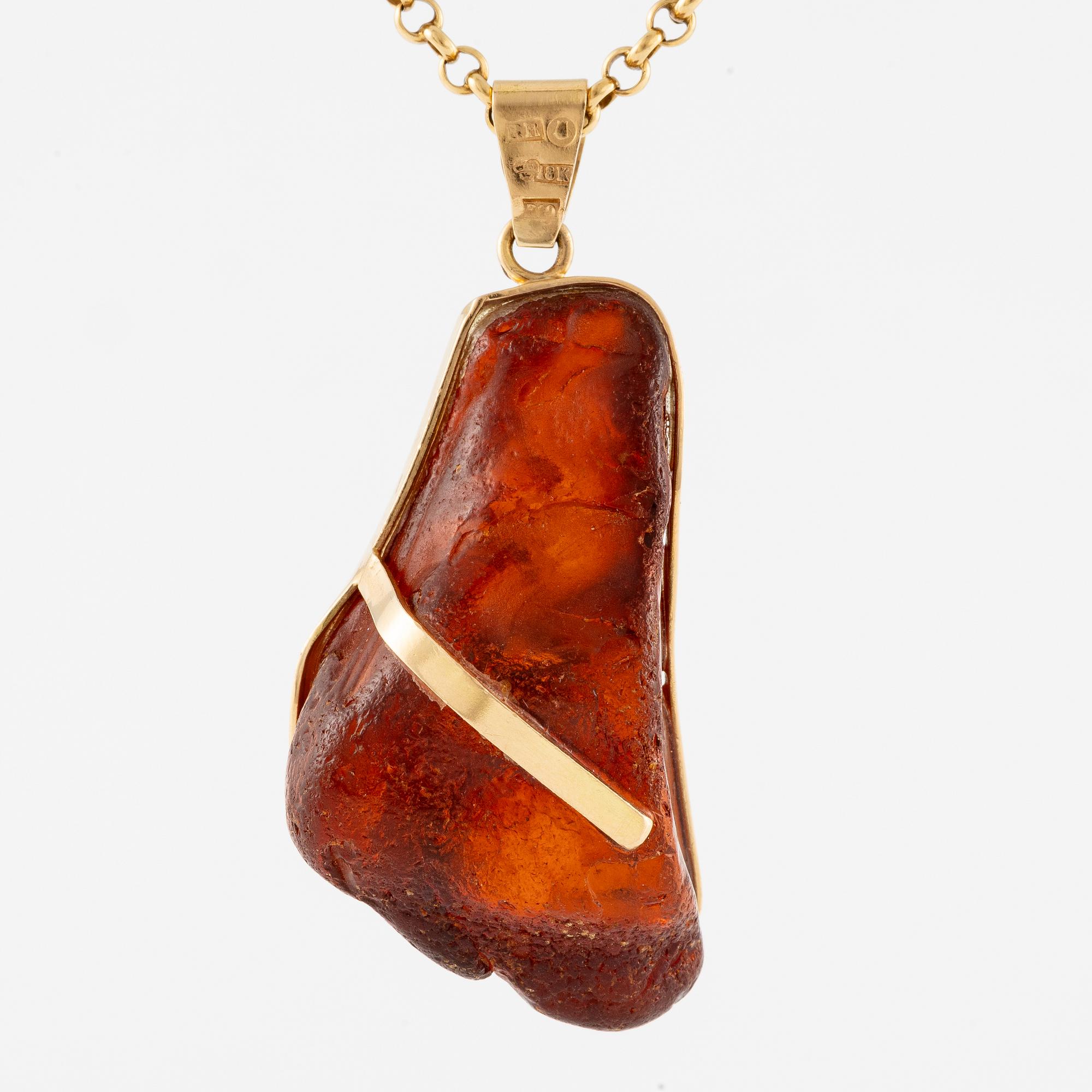 Pendant with chain 18K gold.