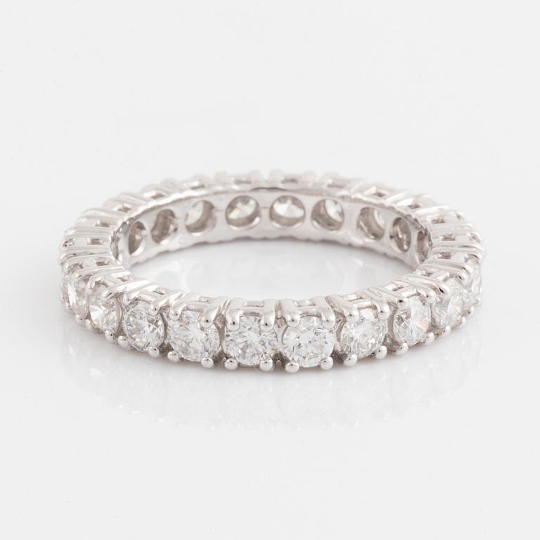 Alliansring med briljantslipade diamanter, med cert HRD.