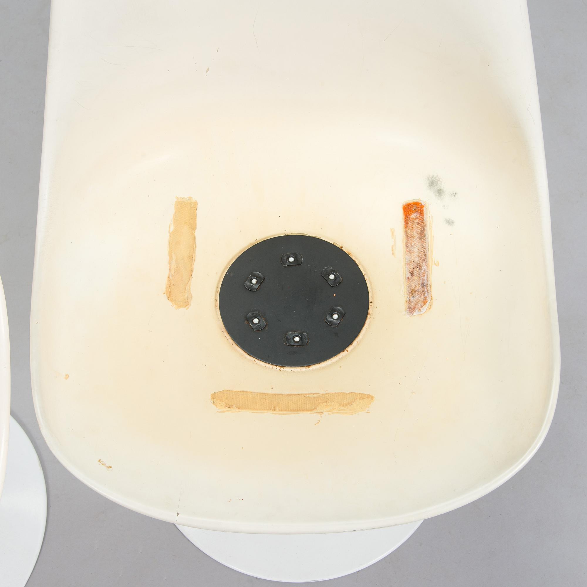 Eero Saarinen, A 'Tulip' furniture set, table with eight chairs, Knoll International, 1970s.