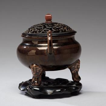 A brownish black-glazed censer, Qing dynasty (1644-1912).