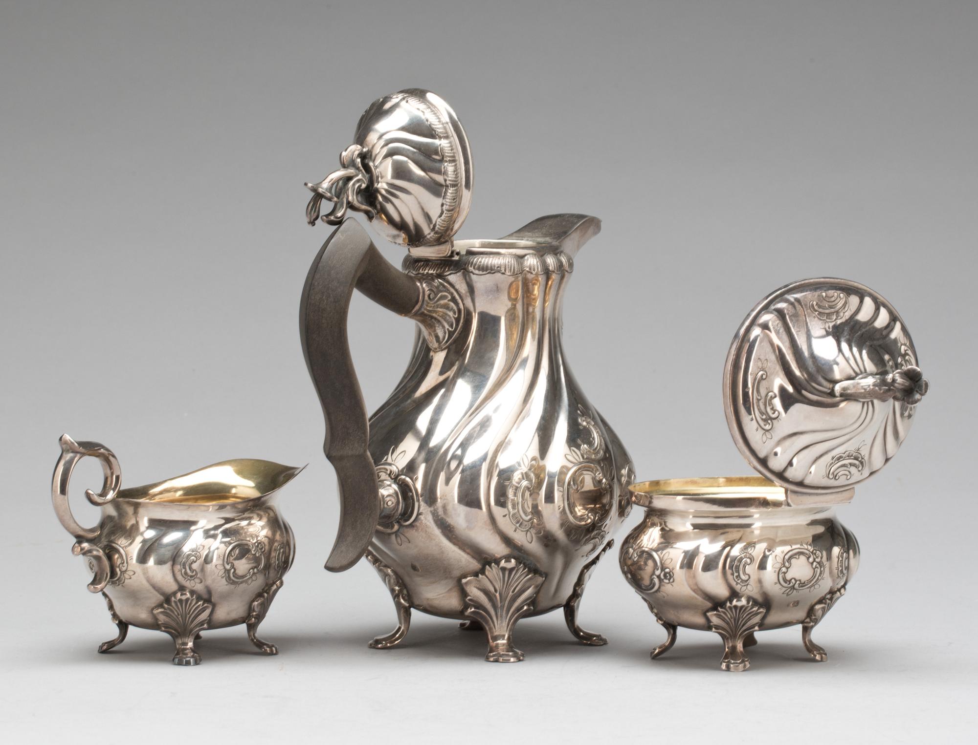 KAFFESERVIS, 3 delar, silver, C.G Hallberg, Stockholm, 1945. Total vikt ca 700 g.