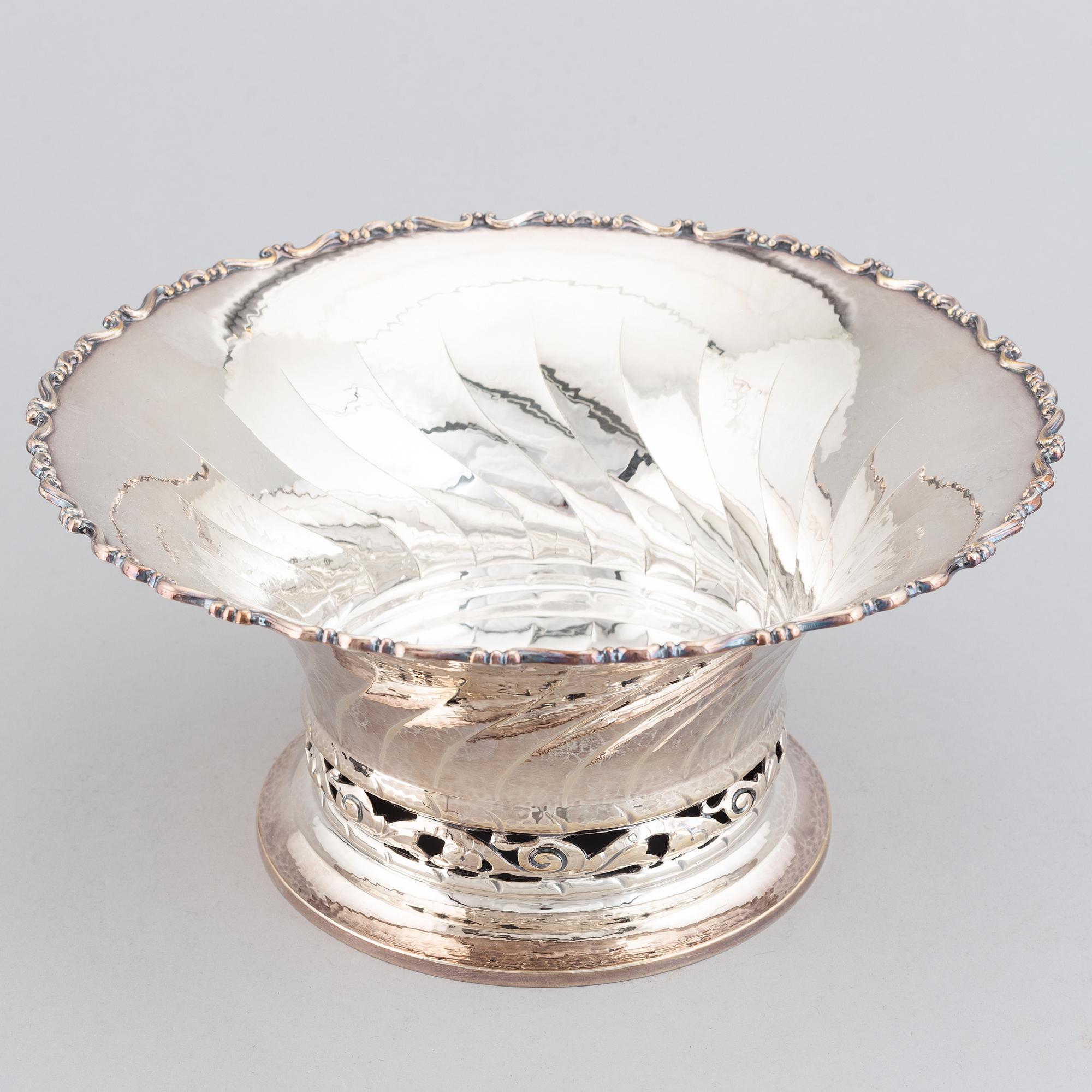 A swedish silver bowl, K Anderson, Stockholm 1928.