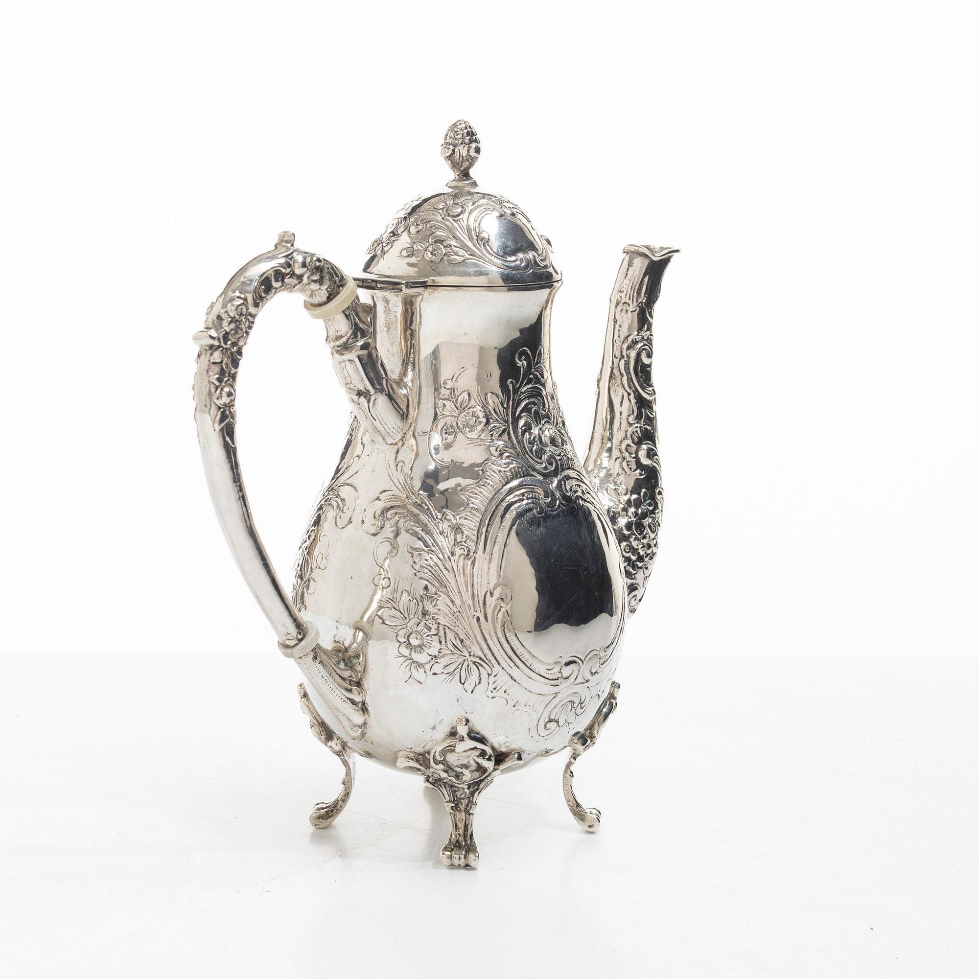 A small silver coffee pot, Rococo style, 20th century.