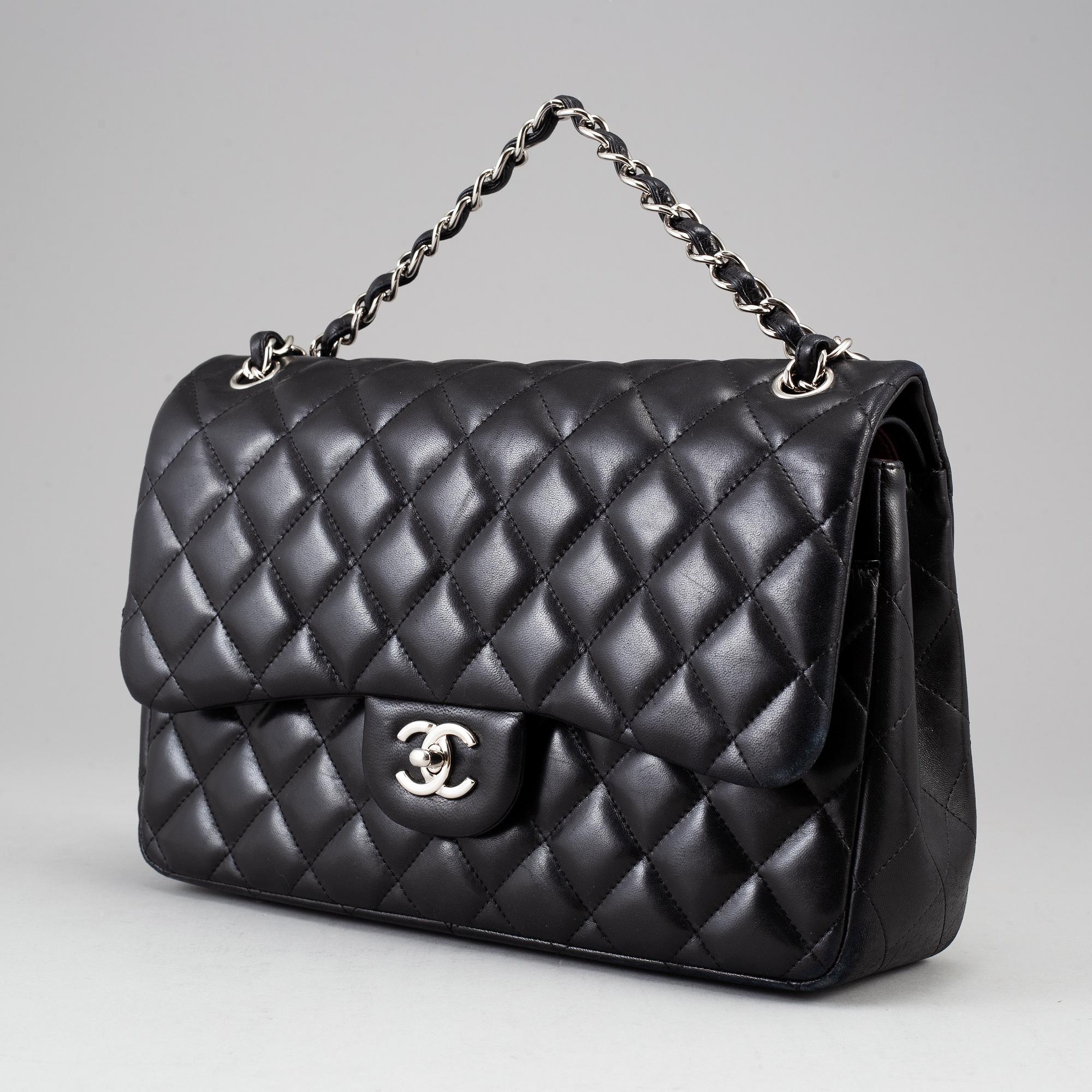 CHANEL Jumbo Double Flap Bag 2010 2011. Bukowskis