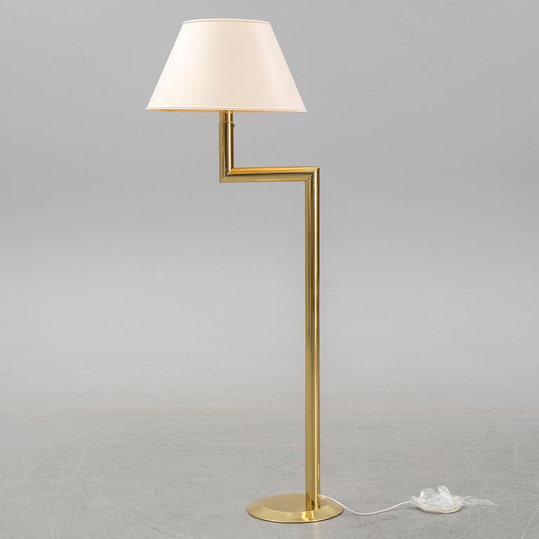 A brass floor light, 1970's.