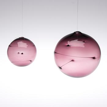 KONSTGLAS, 2 st, "Solboll", Timo Sarpaneva, Iittala, signerad TS, 1960-70-tal.