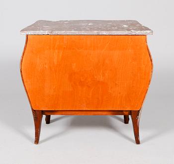 STILBYRÅ, rokokostil, 1900-talets mitt.