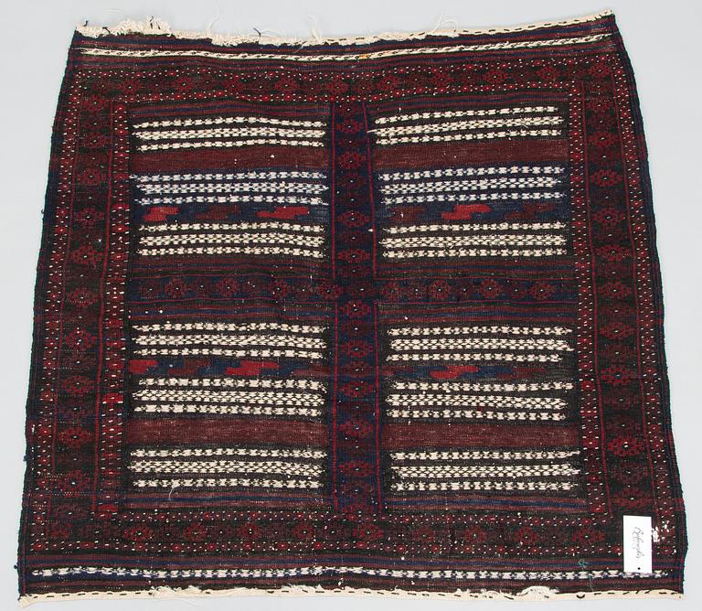 Matta, Baluch Sofreh. Circa 120 x 130 cm.