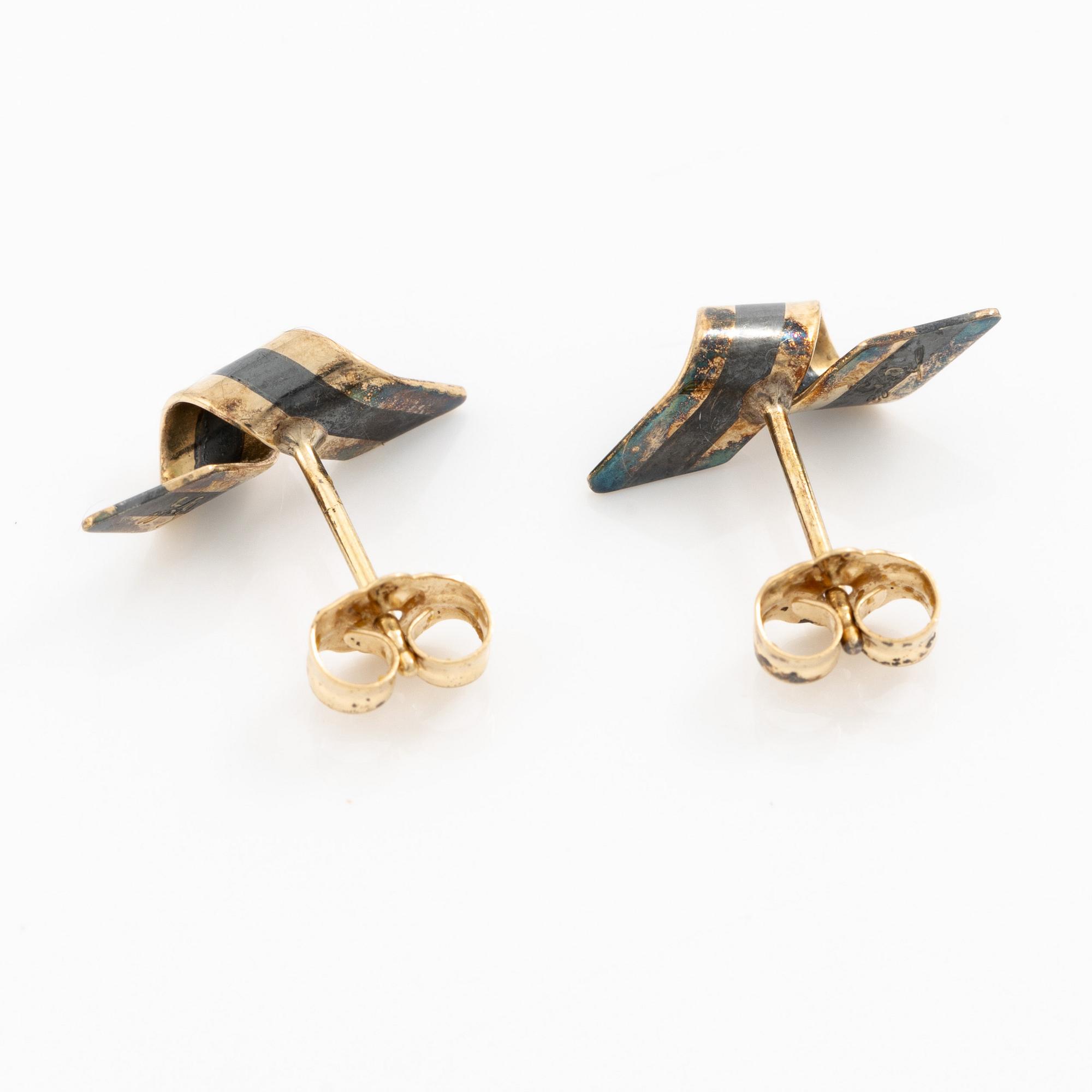 Brooch and a pair of earrings 14K gold and silver, Morelli.