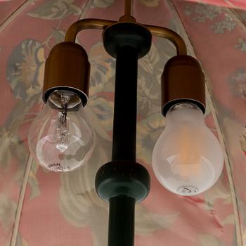 Josef Frank, bordslampa, modell 2563, Firma Svenskt Tenn.
