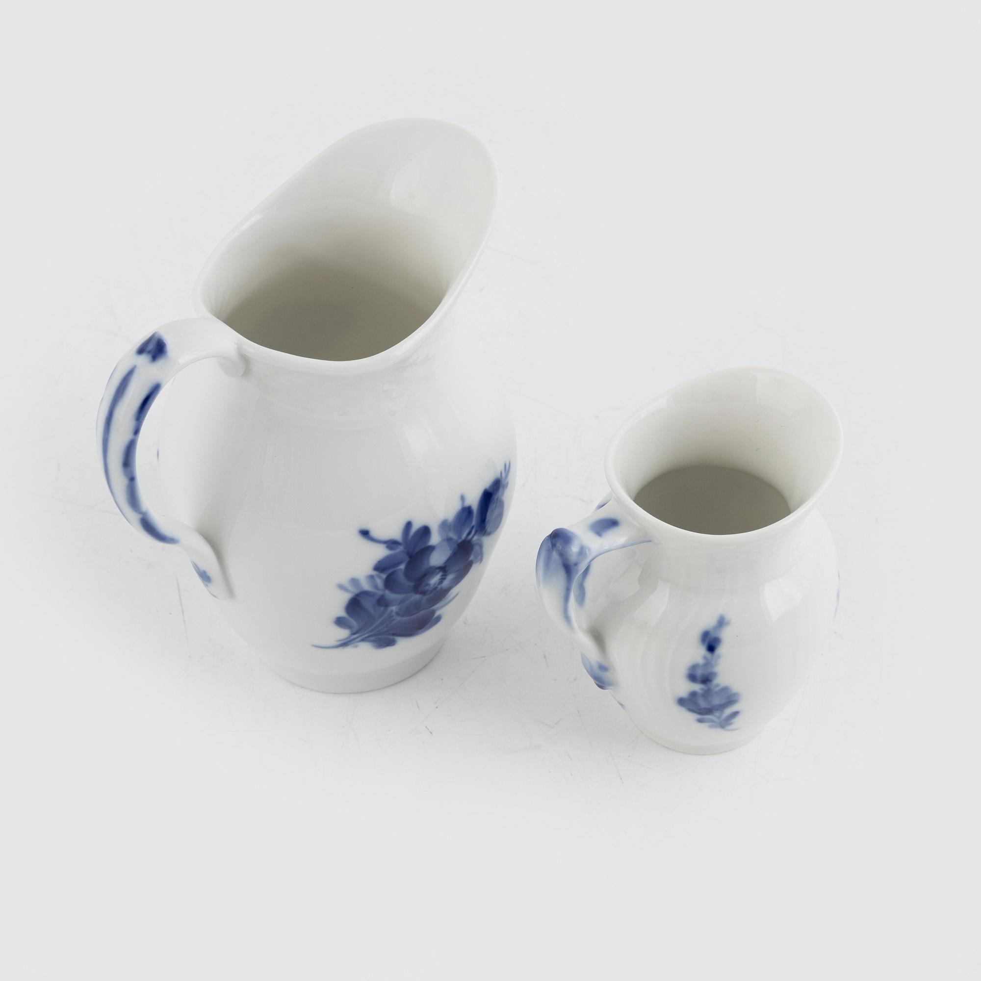 Matservis, porslin, 57 delar, "blå Blomst", Royal Copenhagen, Danmark.
