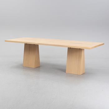 An 'Inca' dining table by Angelo Mangiarotti for Agapecasa, Italy.