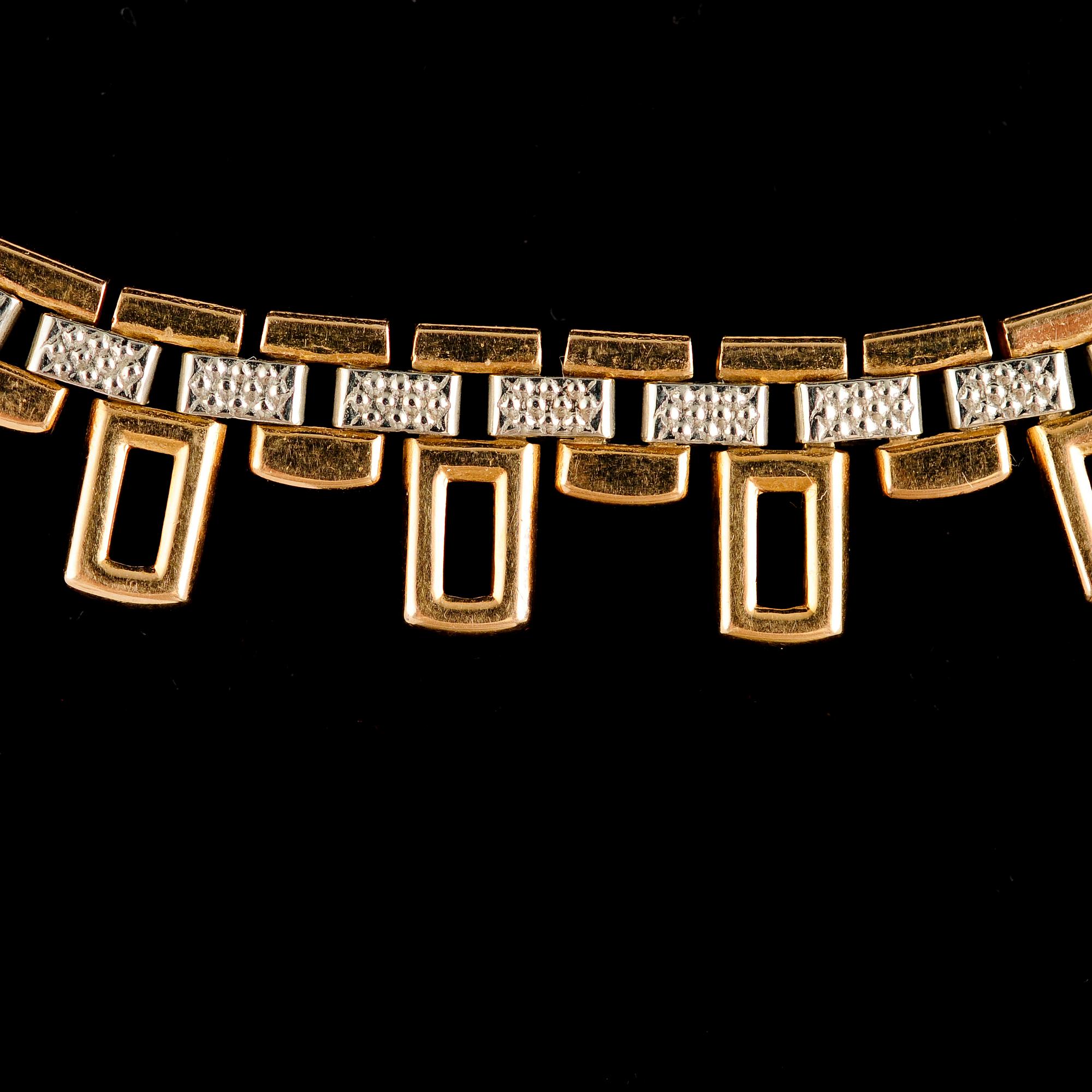 COLLIER, 18 k tvåfärgat guld. Vikt ca 38 g.