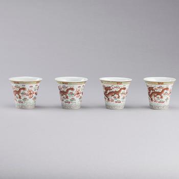 VINBÄGARE, 4 st, porslin, Qingdynasti, Guangxu (1874-1908) Kina.