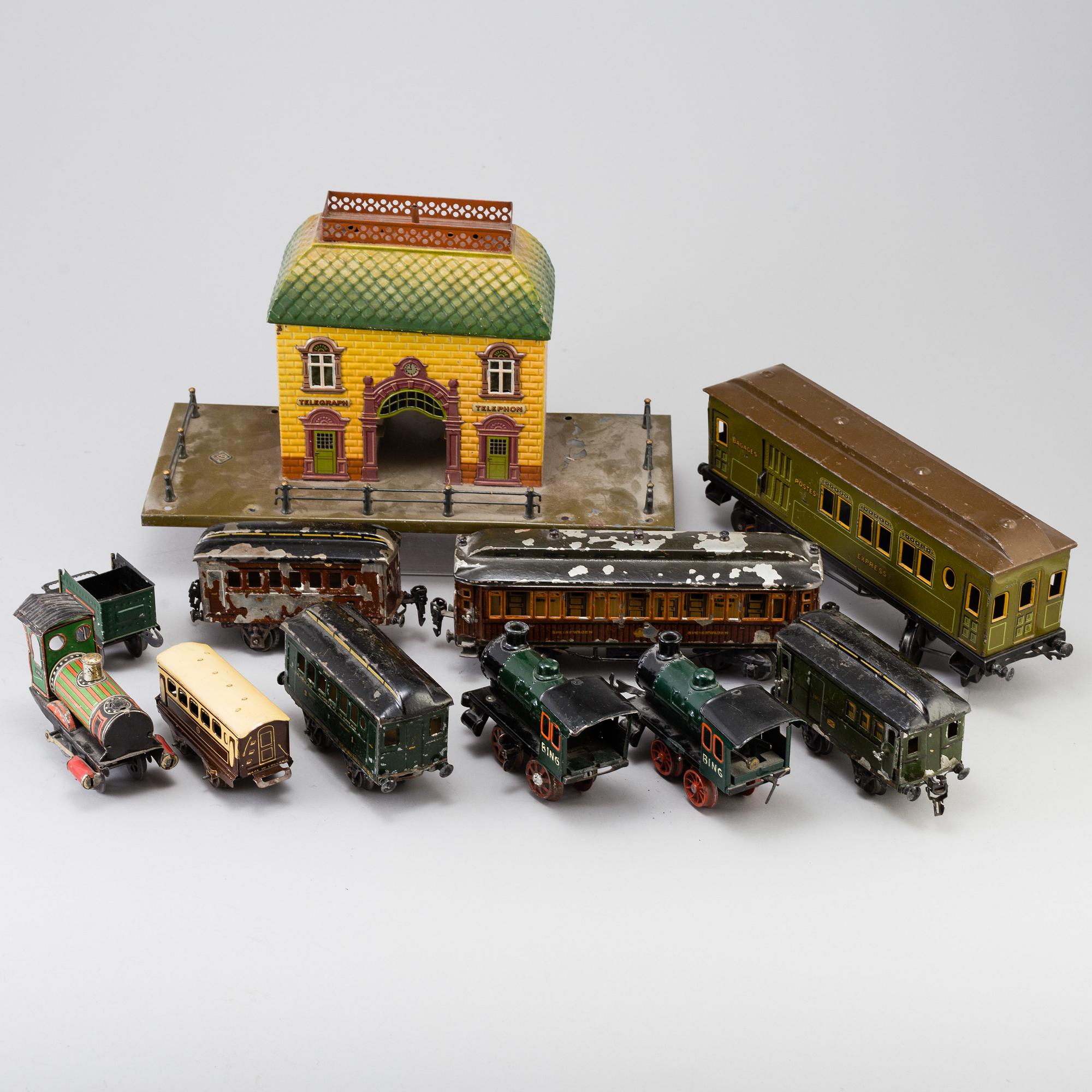 A lot of 10 pieces of locomotives and wagons, Germany, early 20th century.