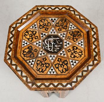 BORD, orientaliskt, sent 1800-tal.
