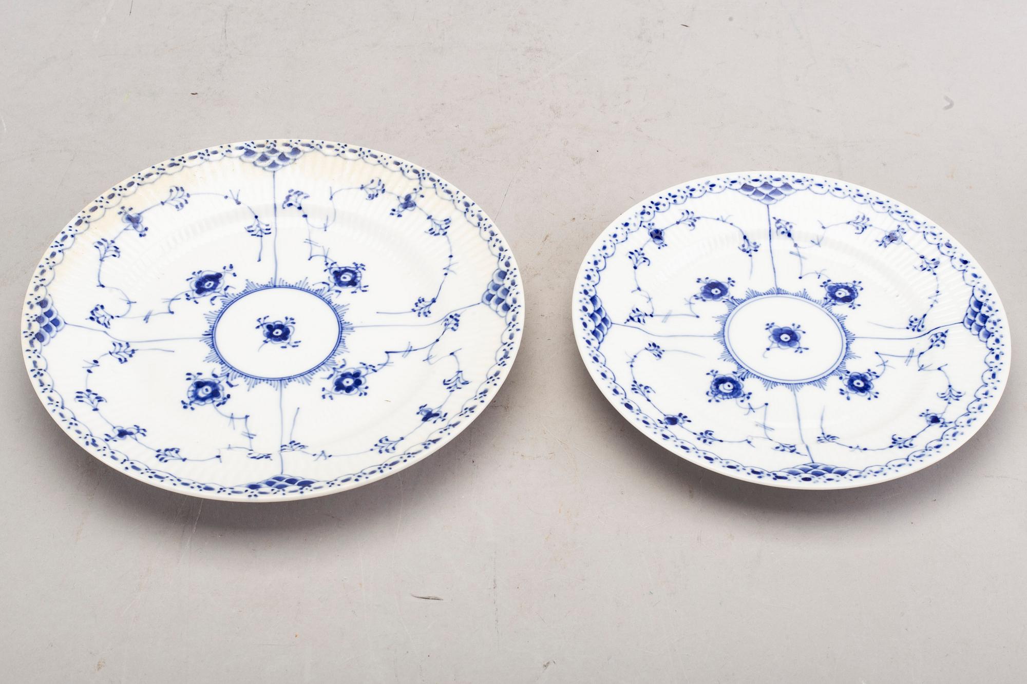 A TEA- AND COFFEESET MUSELMALET ROYAL COPENHAGEN 42 PCS.