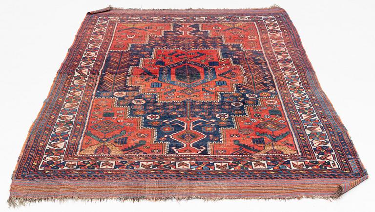 A Kashgai Shiraz carpet, c. 270 x 155 cm.