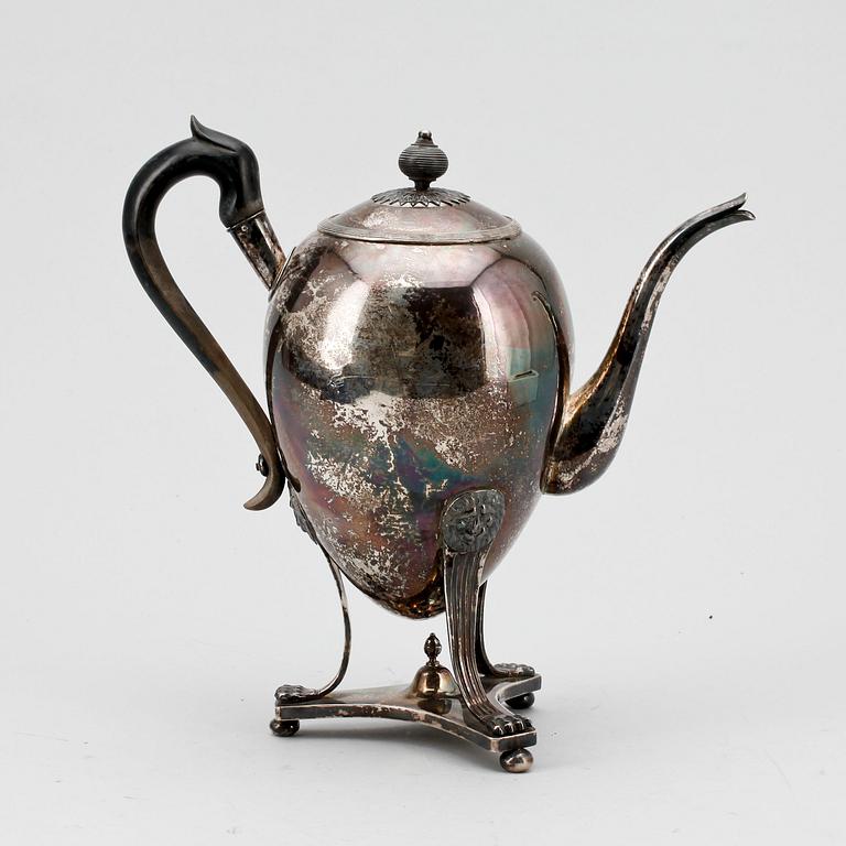 KAFFEKANNA, silver, Petter Adolf Sjöberg, Stockholm, 1820. Vikt ca 996 gram.