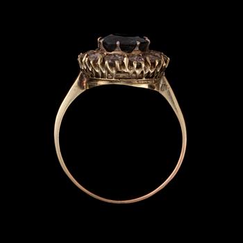 RING, 14K guld (56) safir samt diamanter, S:t Petersburg sekelskiftet 1800/1900, sovjetiska kontrollstämplar.Vikt 2,9 g.
