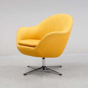 A mid 20th Century easy chair.