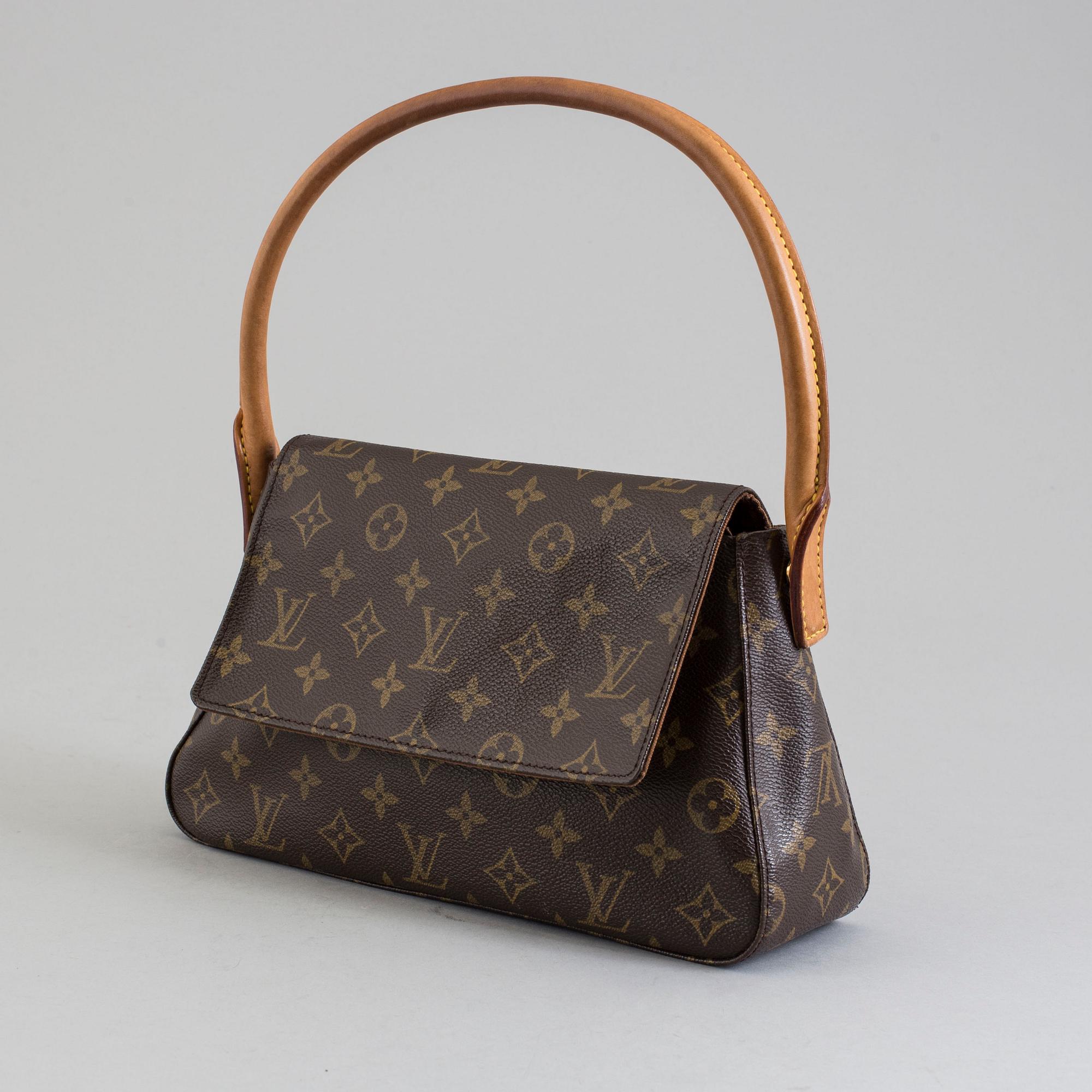 A Louis Vuitton "Mini Looping" handbag.