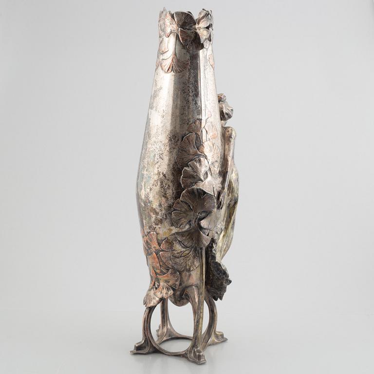 Hugo Leven, a Jugendstil vase. Likely for J.P. Kayser Sohn, Germany early 20th Century.