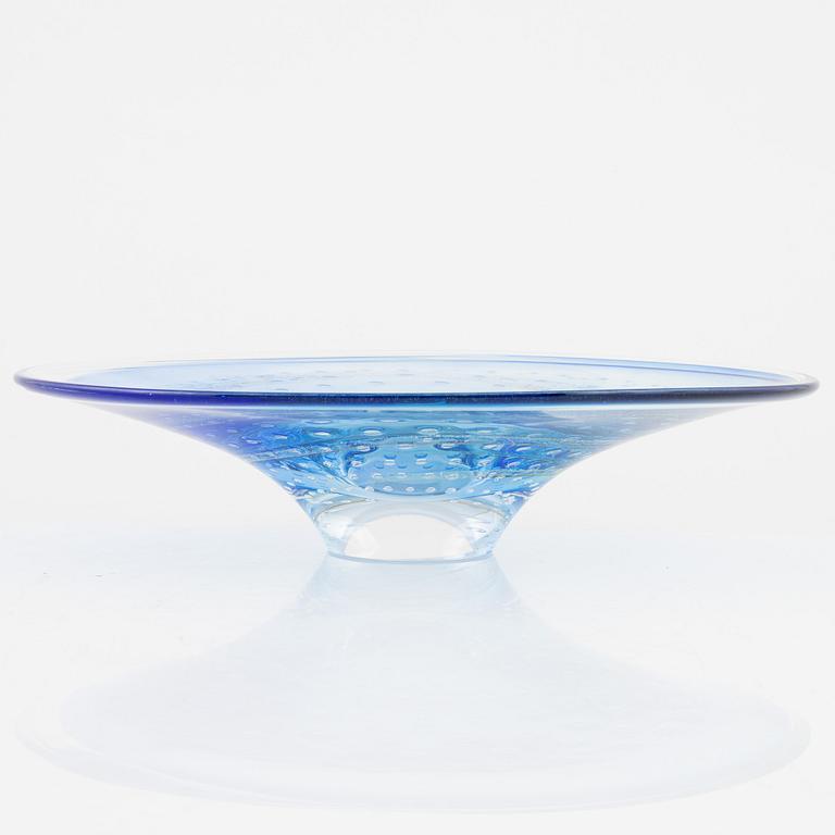 Göran Wärff, a glass bowl, Kosta Boda, Atelier, numered and dated 1991.