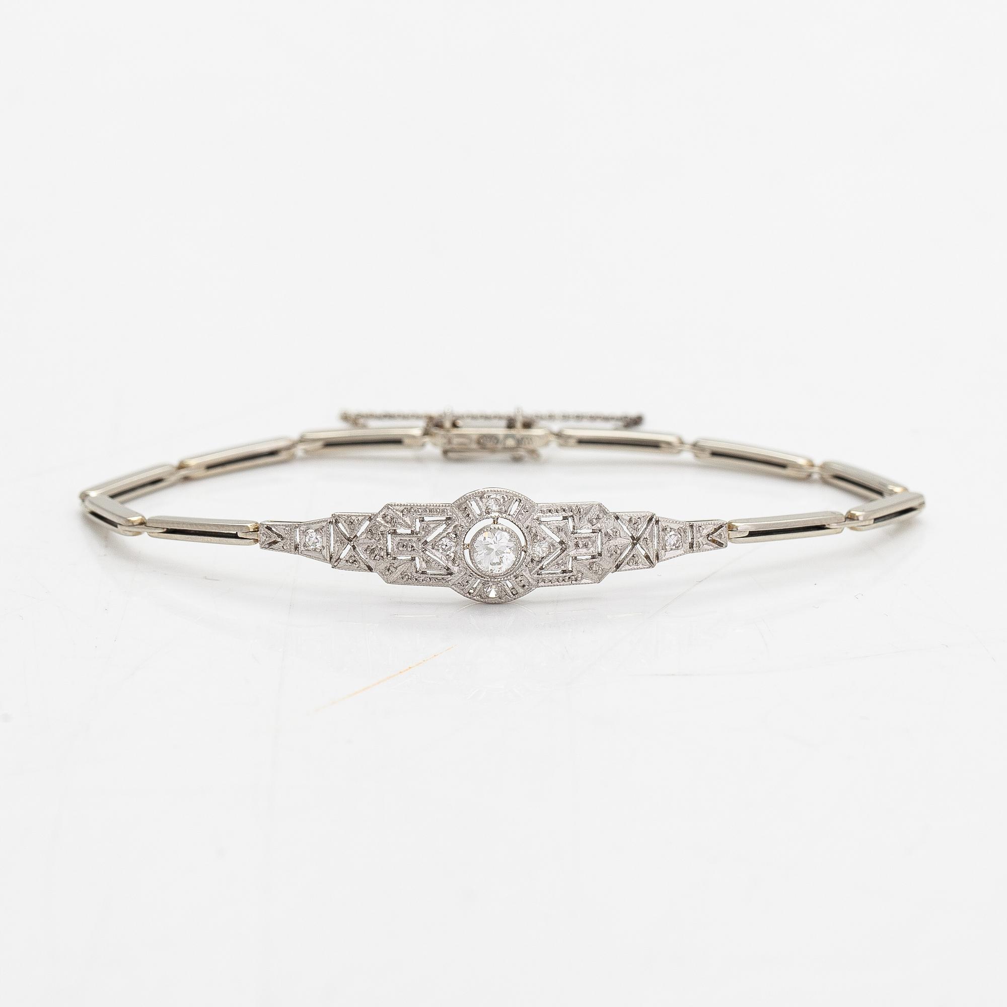 An 18K white gold bracelet with diamonds ca. 0.20 ct in total. A.R.Weckman, Helsinki 1939.