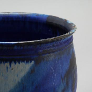 A stoneware pot by Carl Olaf Olsen, signed and dated 1983.