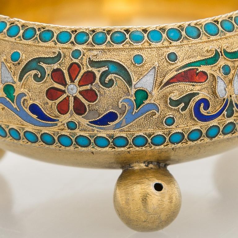 Saltkar, cloisonné-emalj, förgyllt silver, Moskva 1896. Oidentifierad mästare.