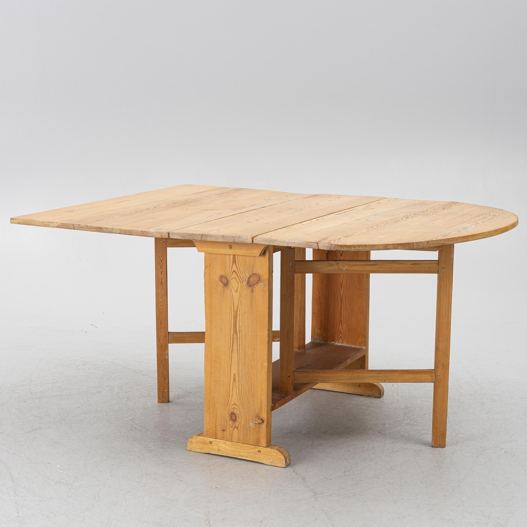 A gate leg table, 19th/20th century.