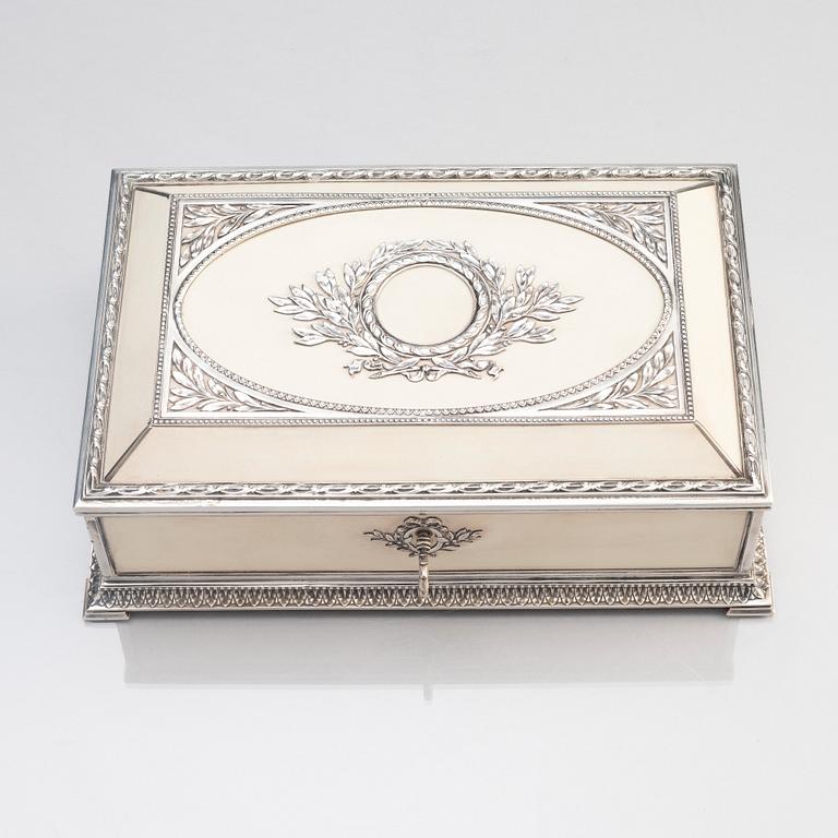 A rare silver enamel casket Moscow, W.A. Bolin, Moscow 1912–1917.
