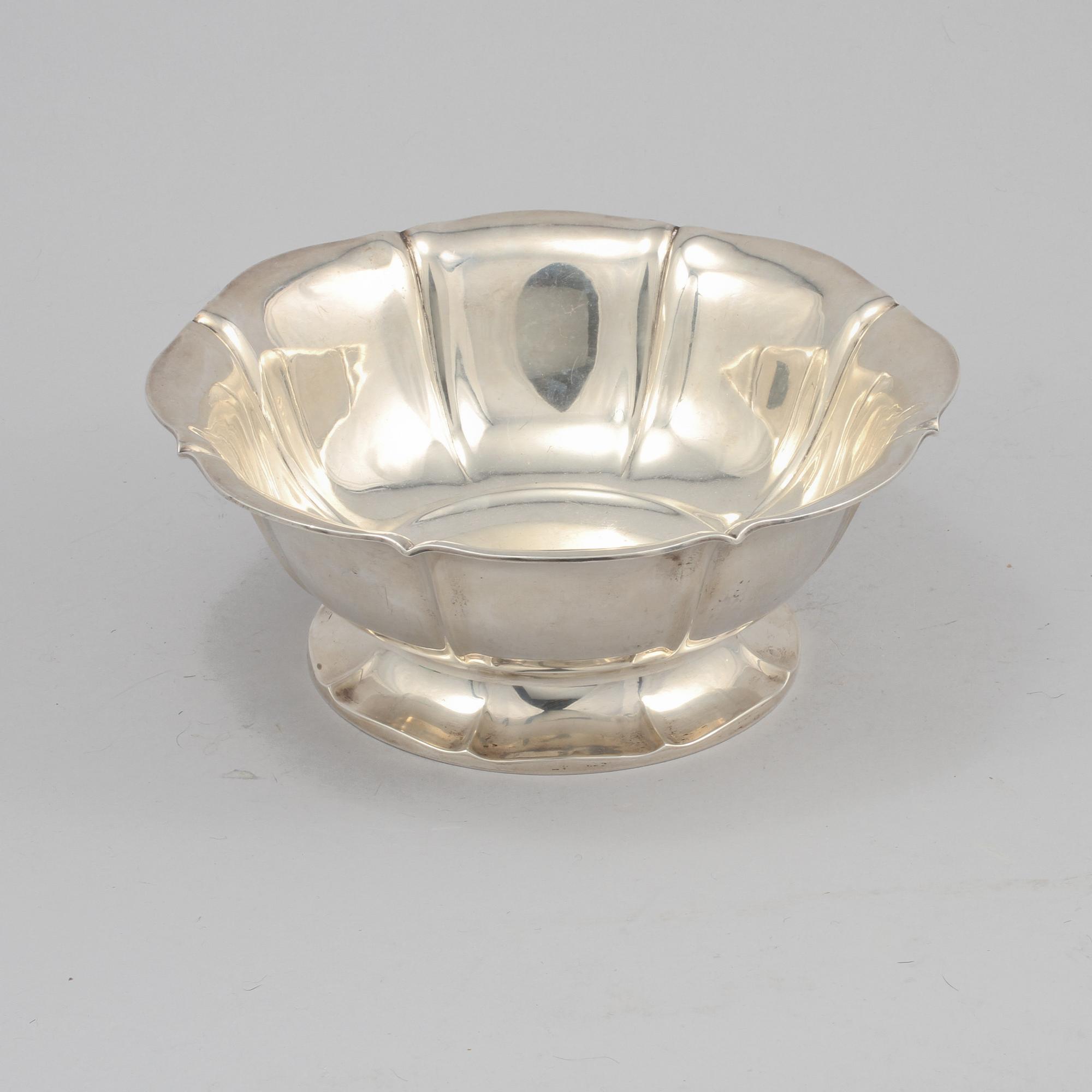 SKÅL, silver, svenska importstämplar, 1931. Vikt 535 g.