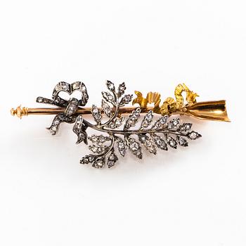 A 14K gold brooch with diamonds ca 0.5 ct in total. Turn of the century 1900.