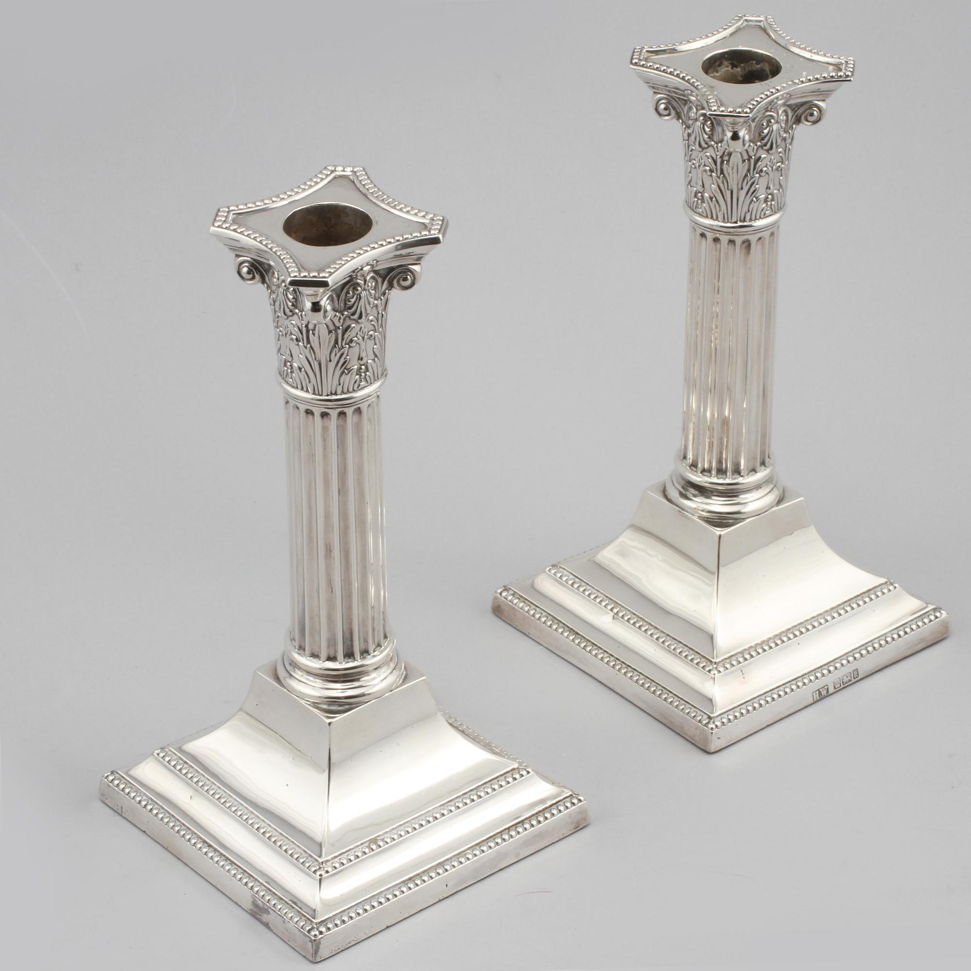 LJUSSTAKAR, ett par, silver, Henry Wigfull, Sheffield, England, 1902.