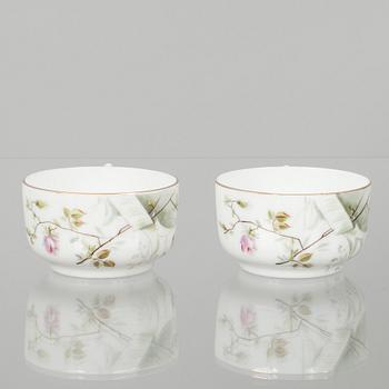 KAFFEKOPPAR med fat, 6 st samt ASSIETTER, 6 st, porslin, Kuznetsov fabriken i Riga 1890-1910.