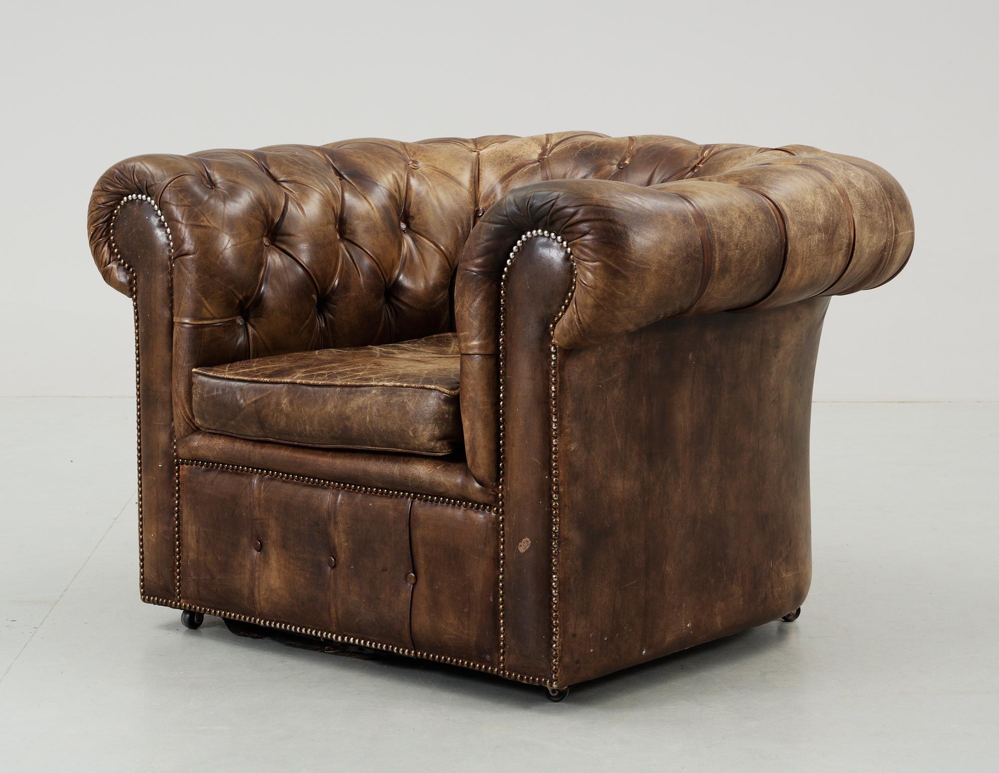 FÅTÖLJ, Chesterfieldmodell, 1900-talets andra hälft.