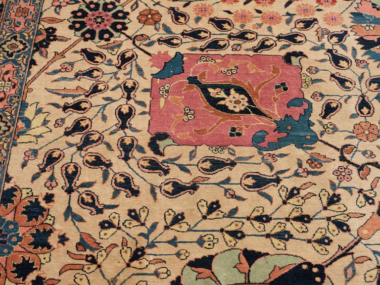 Matta, semiantik Täbris Petag, ca 393,5 x 303 cm.