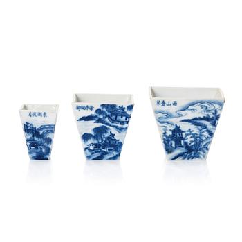 979. A set of three blue and white cups, late Qingdynasty, circa 1900.