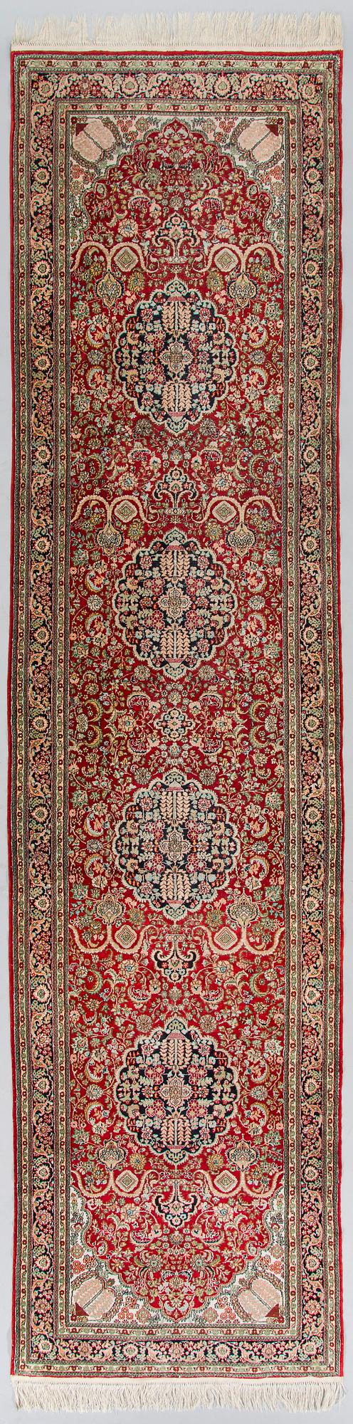 Gallerimatta, silke, orientalisk, 301 x 76 cm.
