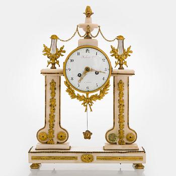 Mantle clock, marble, gilt metal, Aubert L´ne, Paris.