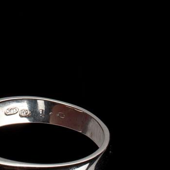RING, vitguld 14K med tre diamanter, tot. ca. 1 ct.