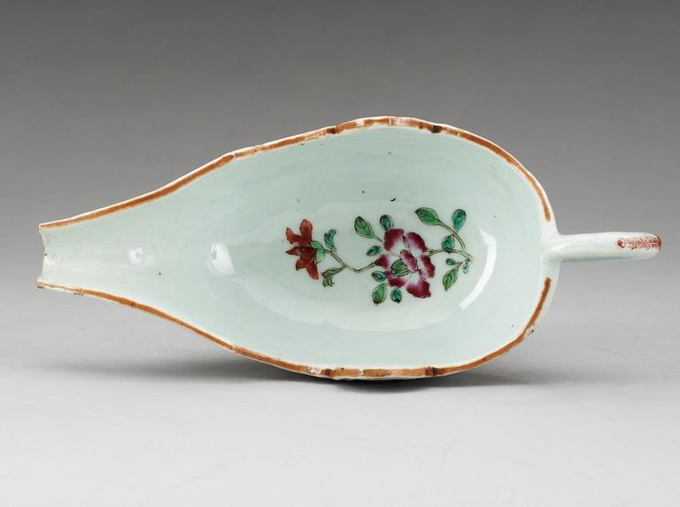 A famille rose rooster sauce boat, Qing dynasty, Qianlong (1736-95).